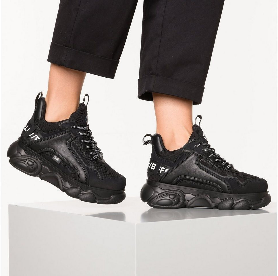 Black buffalo trainers discount
