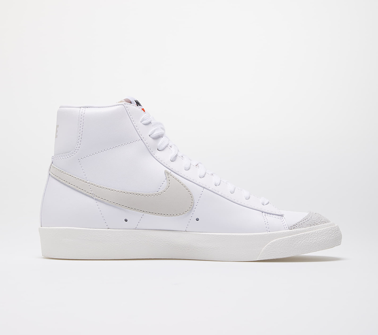 nike blazer mid 77 white bone sail