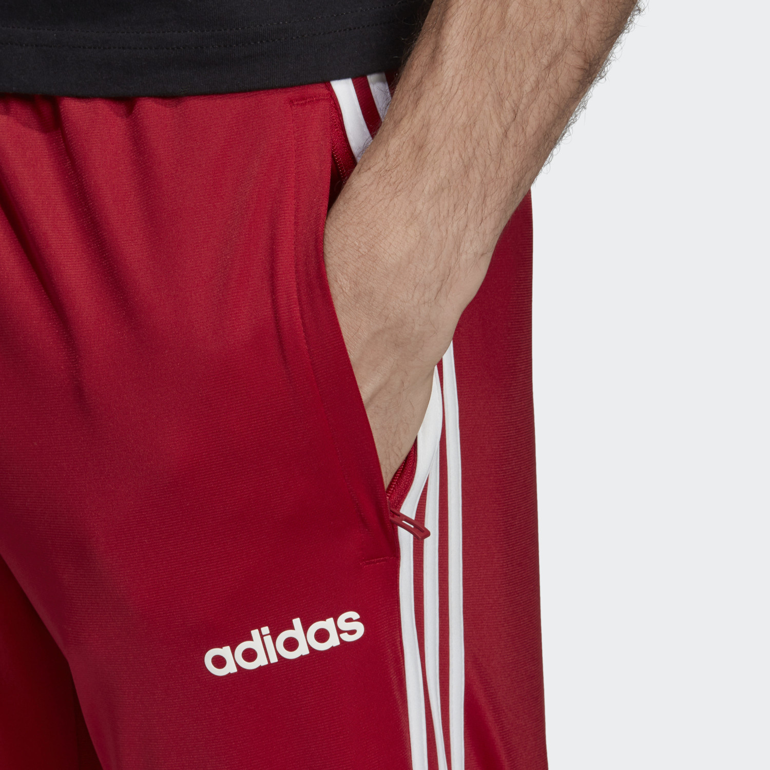 Adidas Essentials 3 Stripes Tapered Pants active maroon white EI4886 ab 34 33 Preisvergleich bei idealo