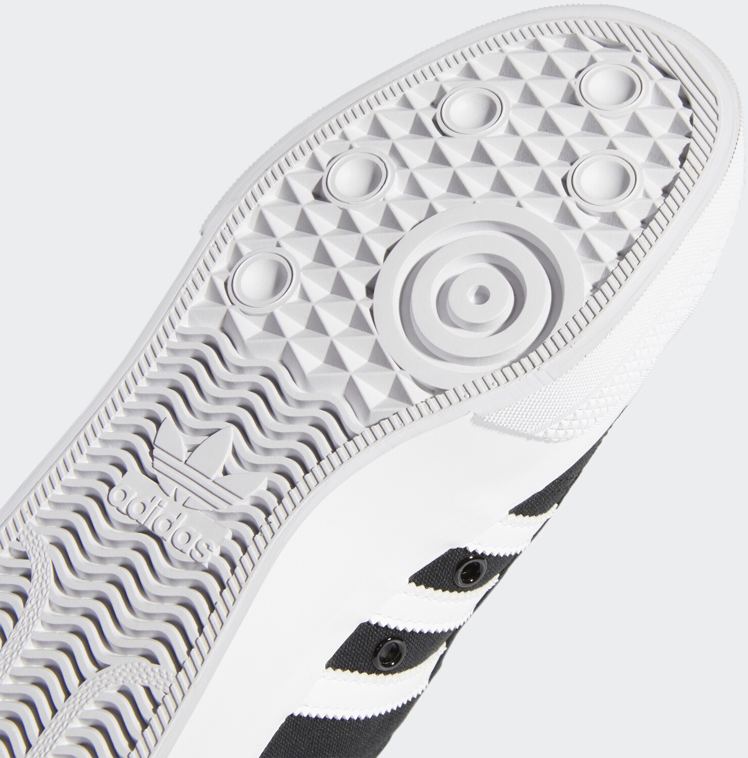 Nizza black and white store