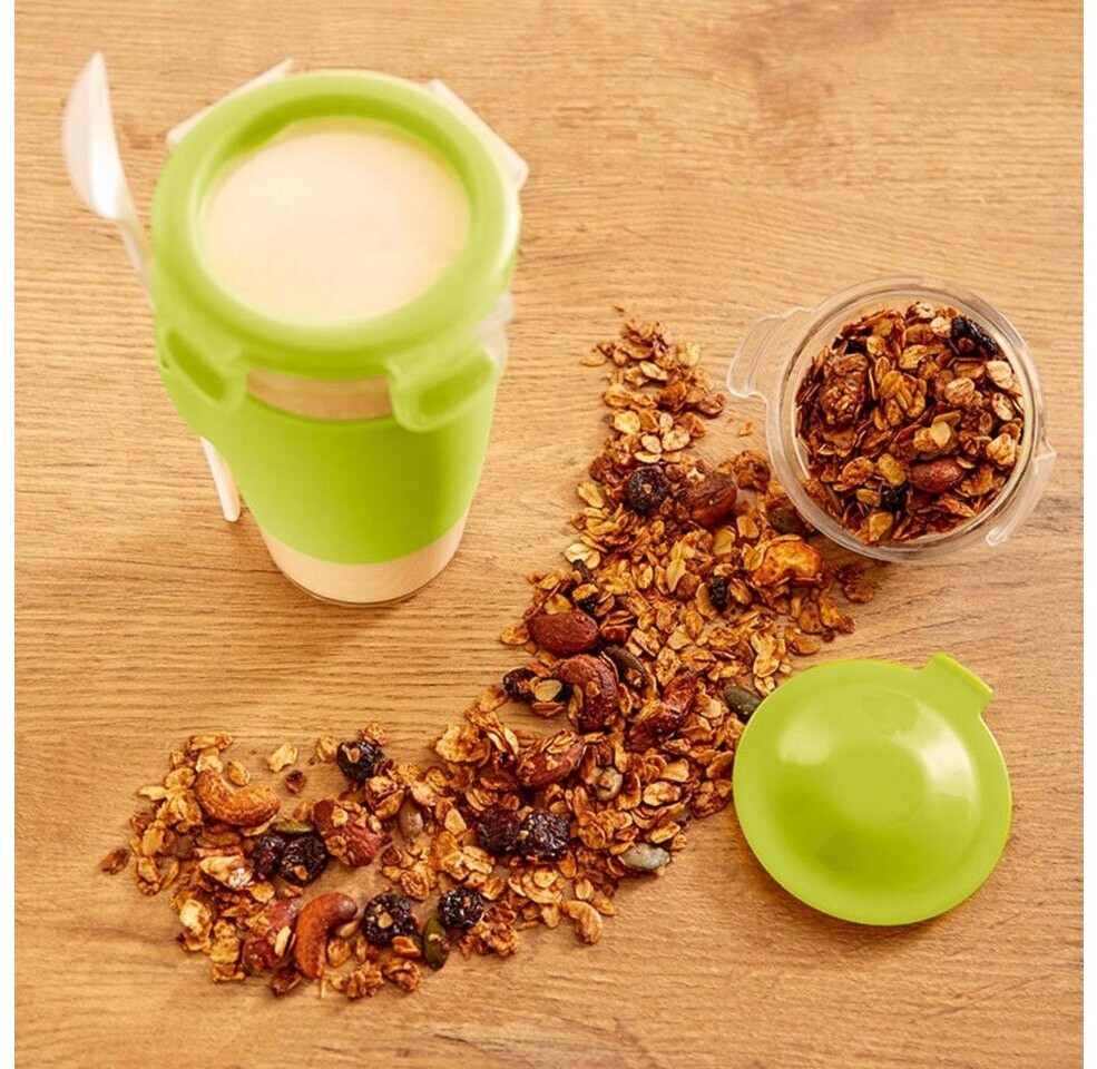 Emsa N10714 Clip & Go Yogurt Mug, Tazza Per Yogurt 450 Ml, Rotonda, Con Cucchiaio E Vassoio, Trasparente E Verde Chiaro