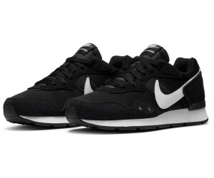 Ladies black clearance nike runners
