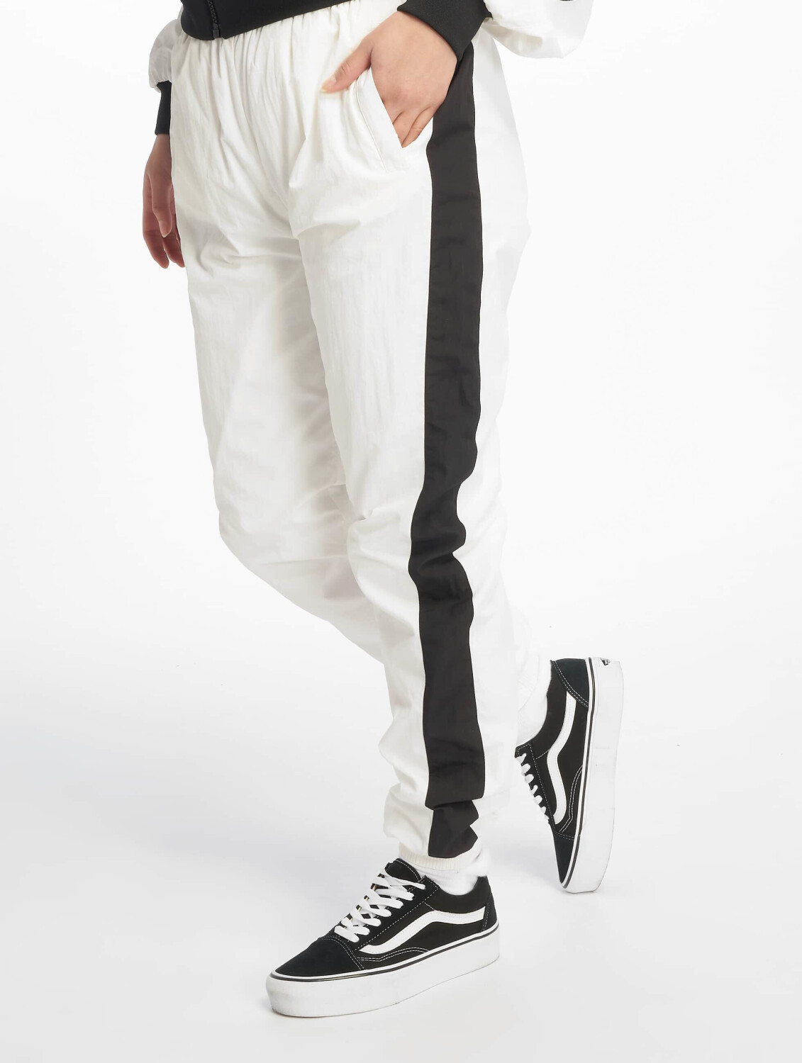 Urban Classics Sweatpants Striped Crinkle white (TB2661WHTBLK)