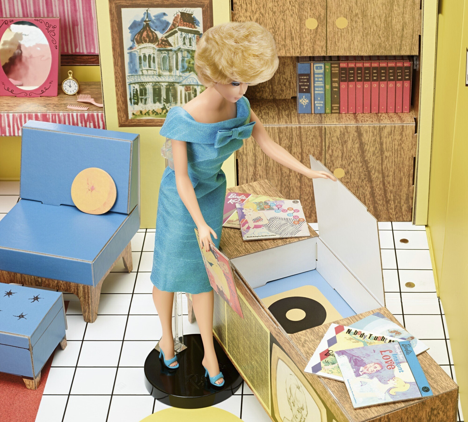 Barbie Signature 75th Anniversary Retro Dreamhouse 1962 with doll