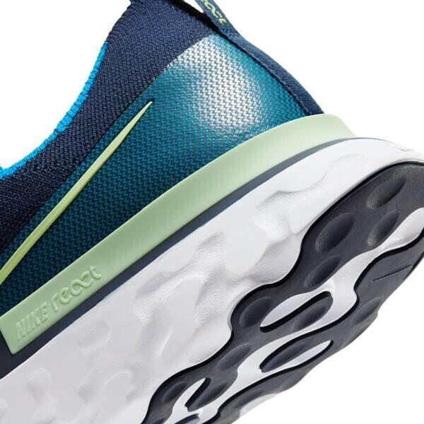 nike flex stride cucumber calm