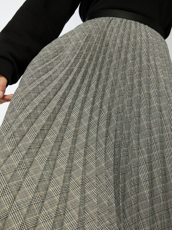 More & More Pleated Skirts (01105517-5790) black