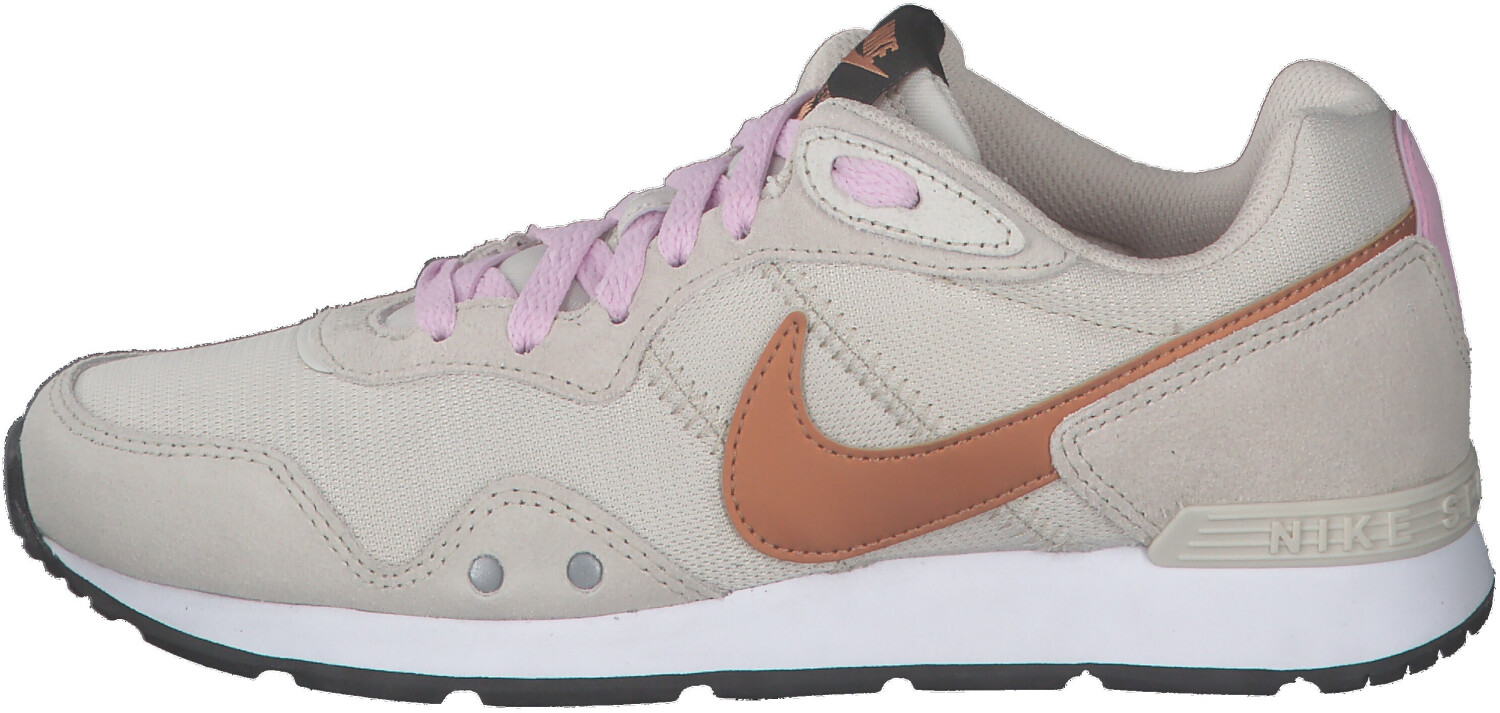 nike venture runner brown