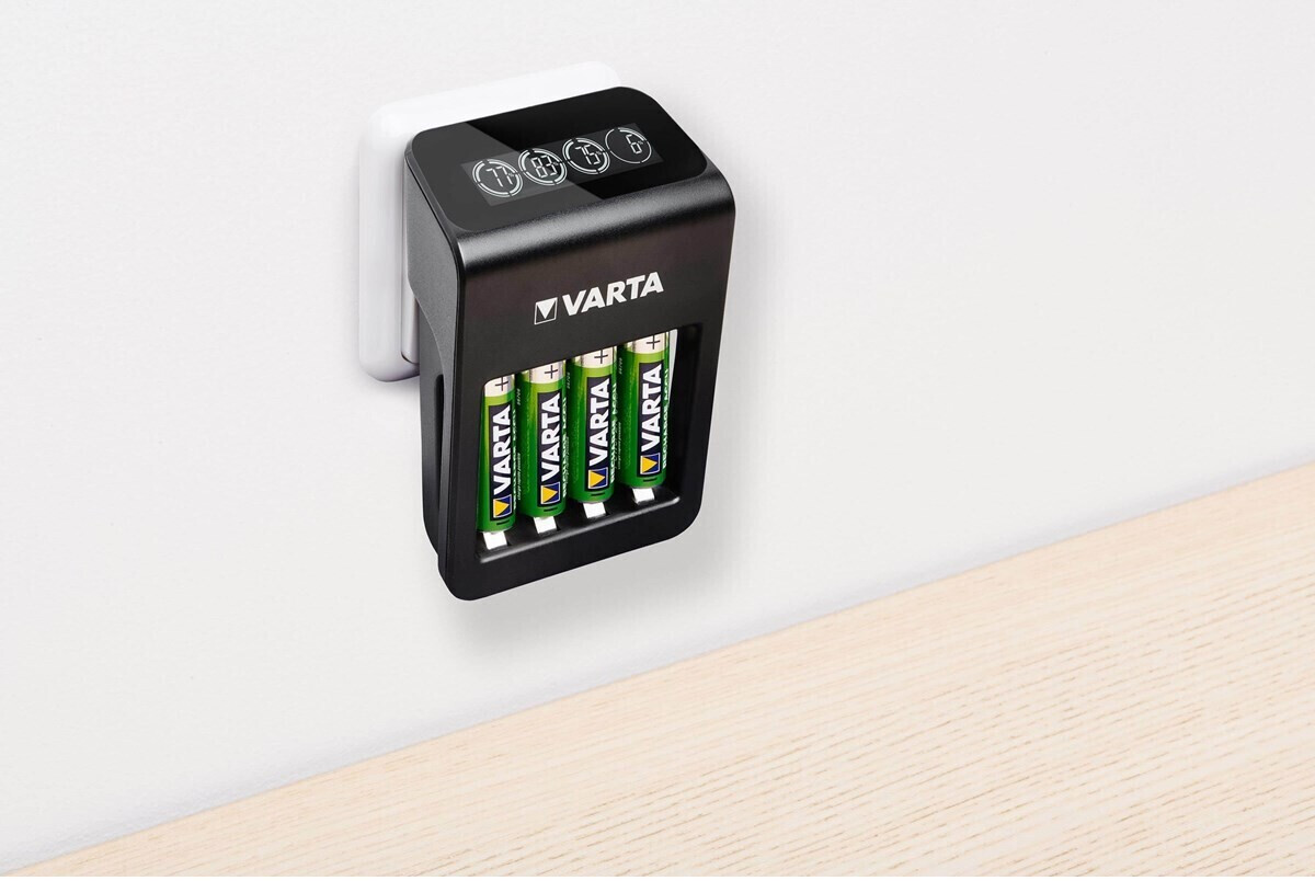 Chargeur Varta LCD Plug+ avec 4 piles AA 2100mAh - Bestpiles