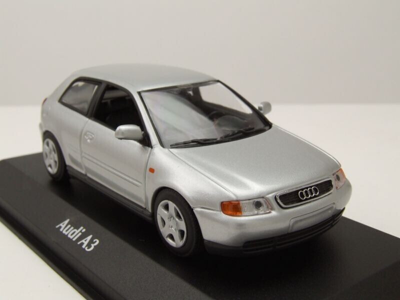 Audi A3 1.9 TDI 5türig (Typ 8L) silber-met. Minichamps in der