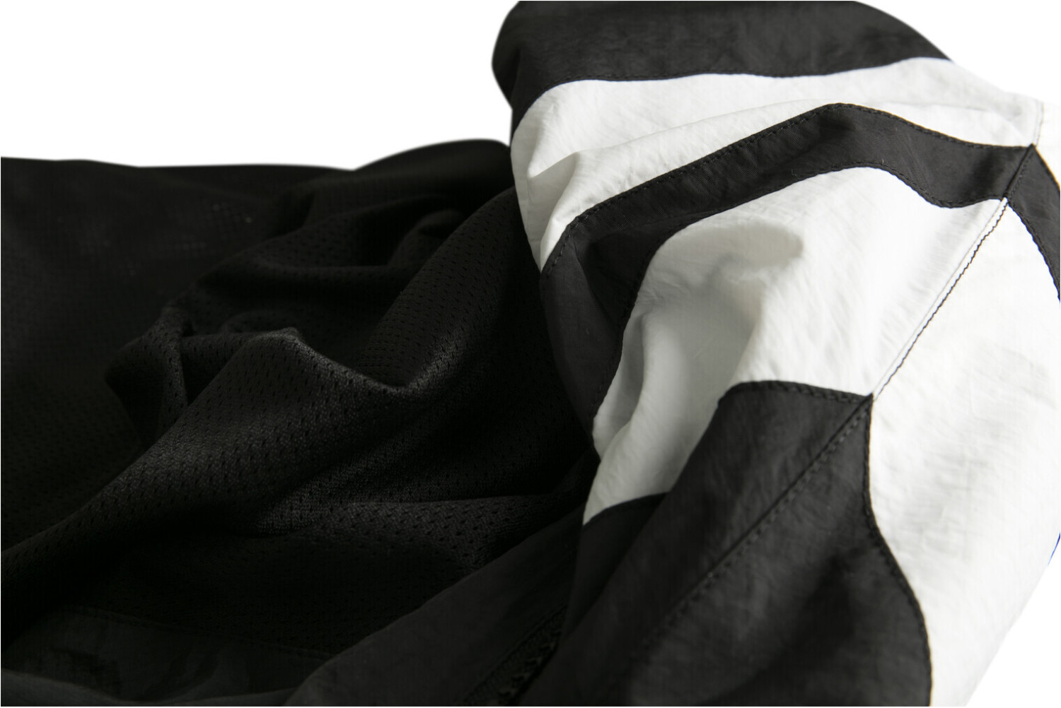 Urban Classics Ladies Crinkle Batwing Jacket (TB2664-00050-0046) blk/wht ab  32,99 € | Preisvergleich bei