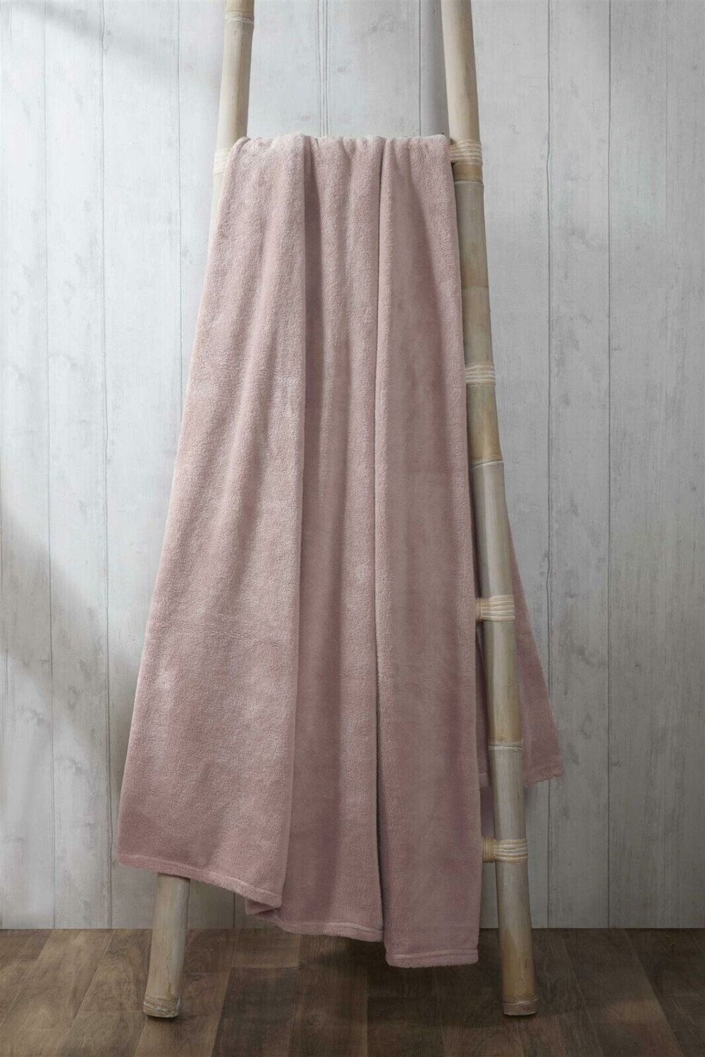 Rapport London Coral Fleece Throw (150 x 200cm)