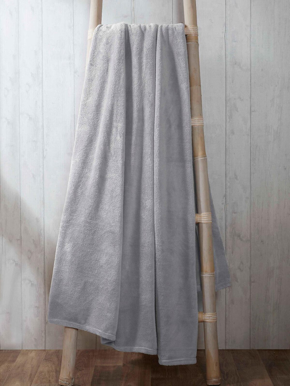 Rapport London Coral Fleece Throw (150 x 200cm) - Silver