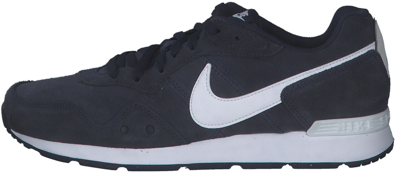 nike venture runner white