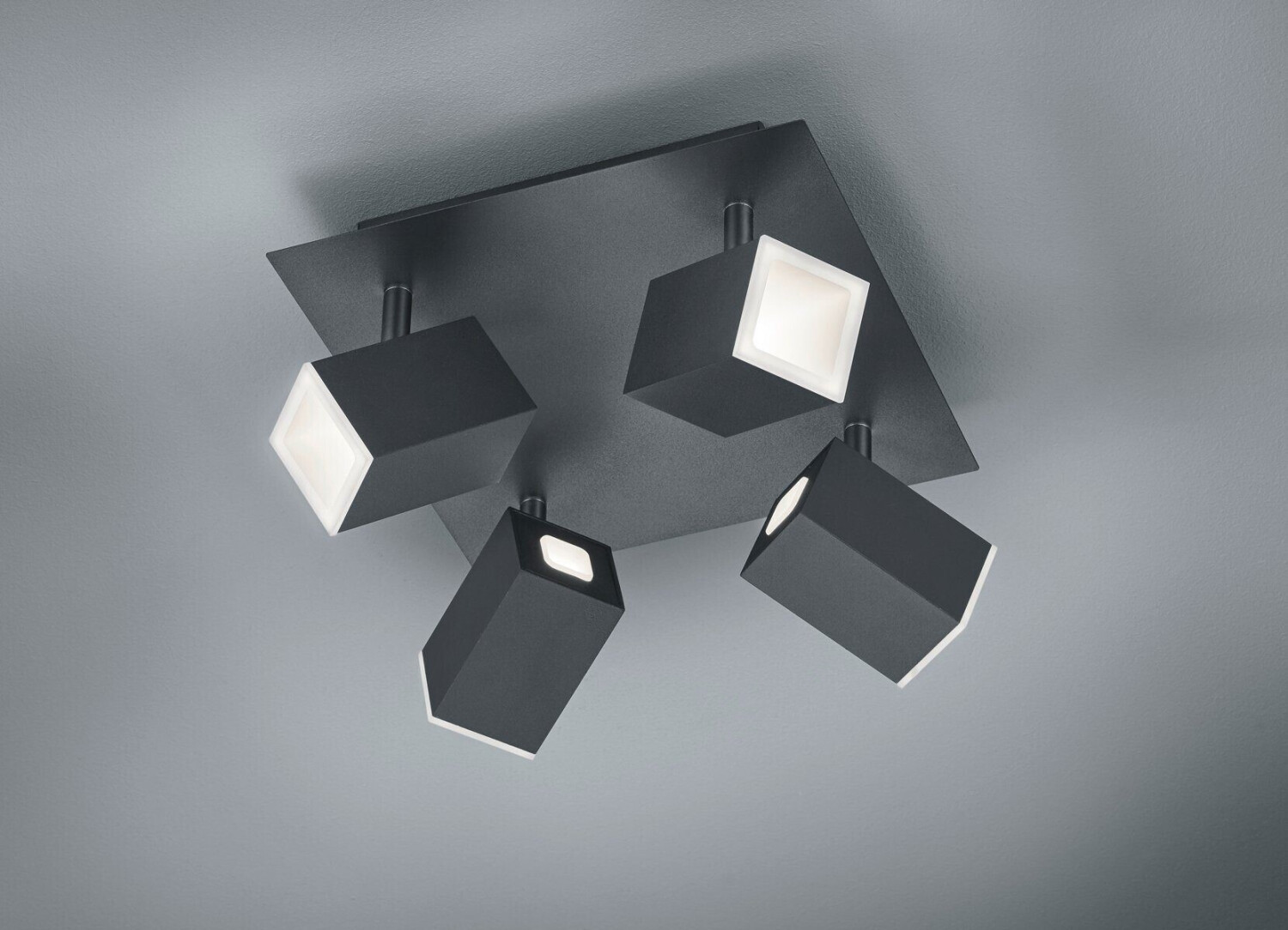 Trio 827830432