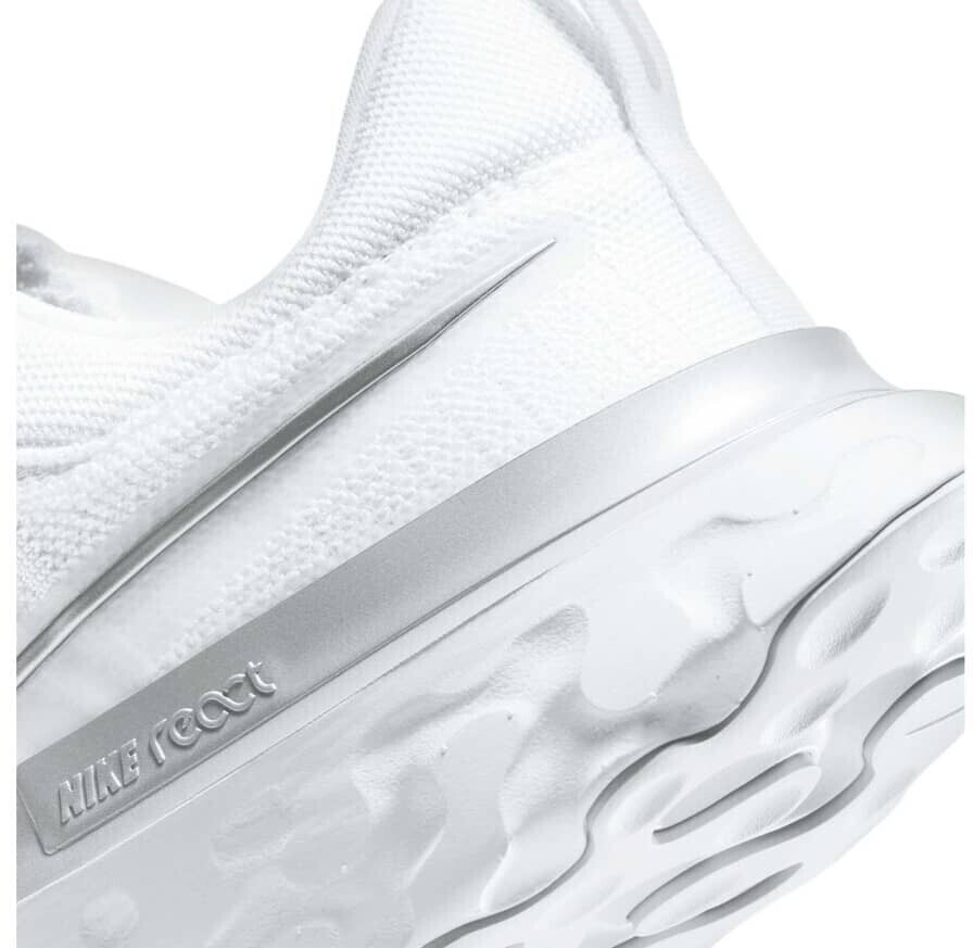 nike flyknit silver