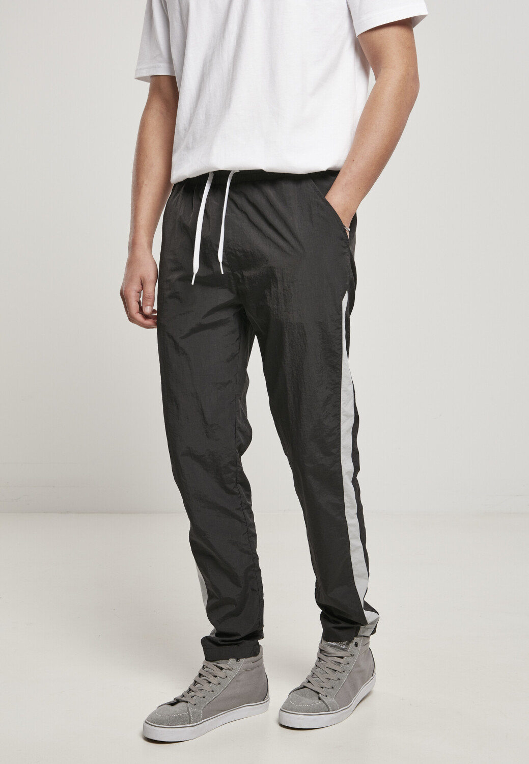 Urban Classics Side Stripe Nylon Pants (TB4392-03093-0042) black/lightasphalt  ab 26,17 € | Preisvergleich bei