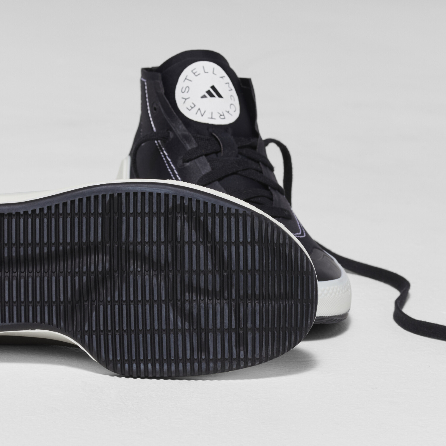 Adidas by Stella McCartney Treino Mid-Cut Core Black/Cloud White/Off White ab 129,50 