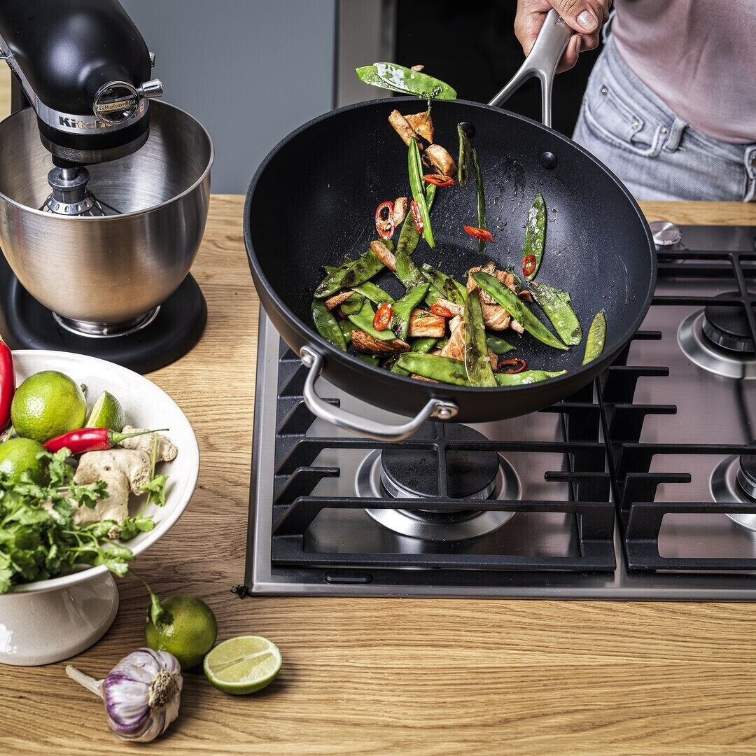 KitchenAid Induktion Schmorpfanne mit Deckel 28 cm (CC003585001) ab