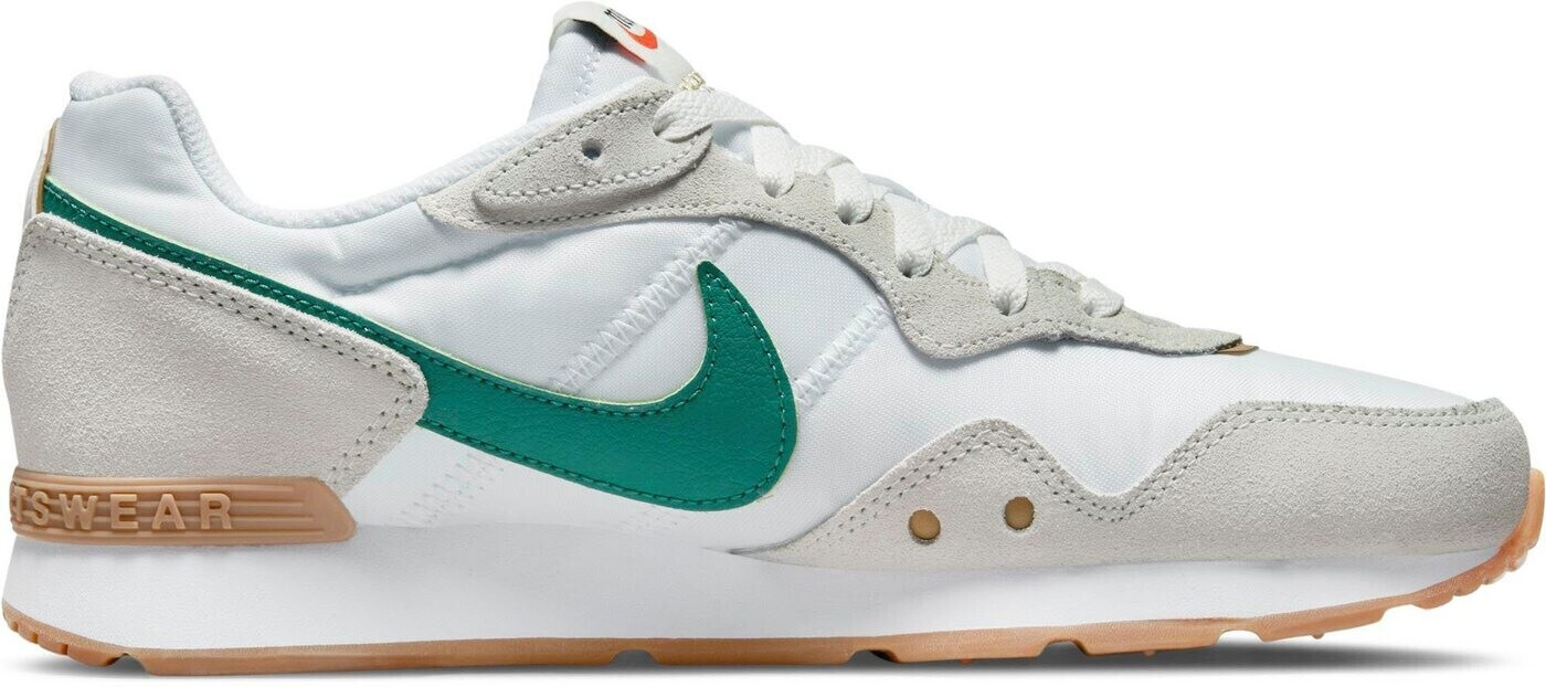 nike venture runner white