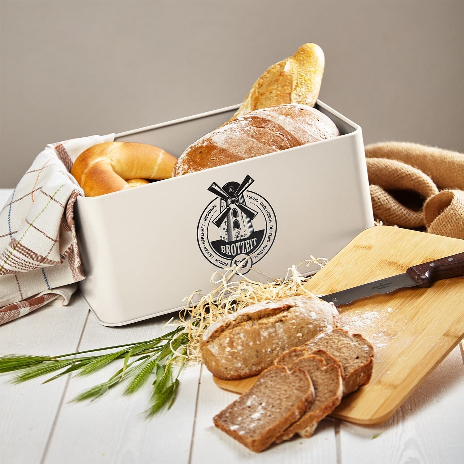 Klarstein Stigby 2-in-1 bread box with cutting board metal sheet bamboo