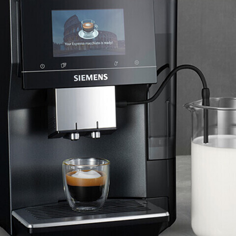 Siemens Kaffeevollautomat EQ.700 integral TQ707D03, App-Steuerung,  intuitives Full-Touch-Display, bis zu 30 individ. Kaffeekreationen als  Favoriten, automat. Dampfreinigung, 1500 W, schwarz 