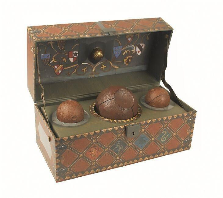 Harry Potter: Collectible Quidditch Set Set with Poster