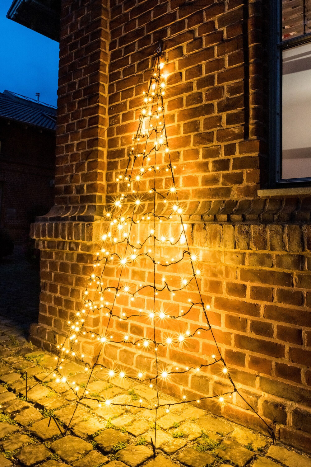 FHS Galaxy LED Christmas tree half-round 200cm
