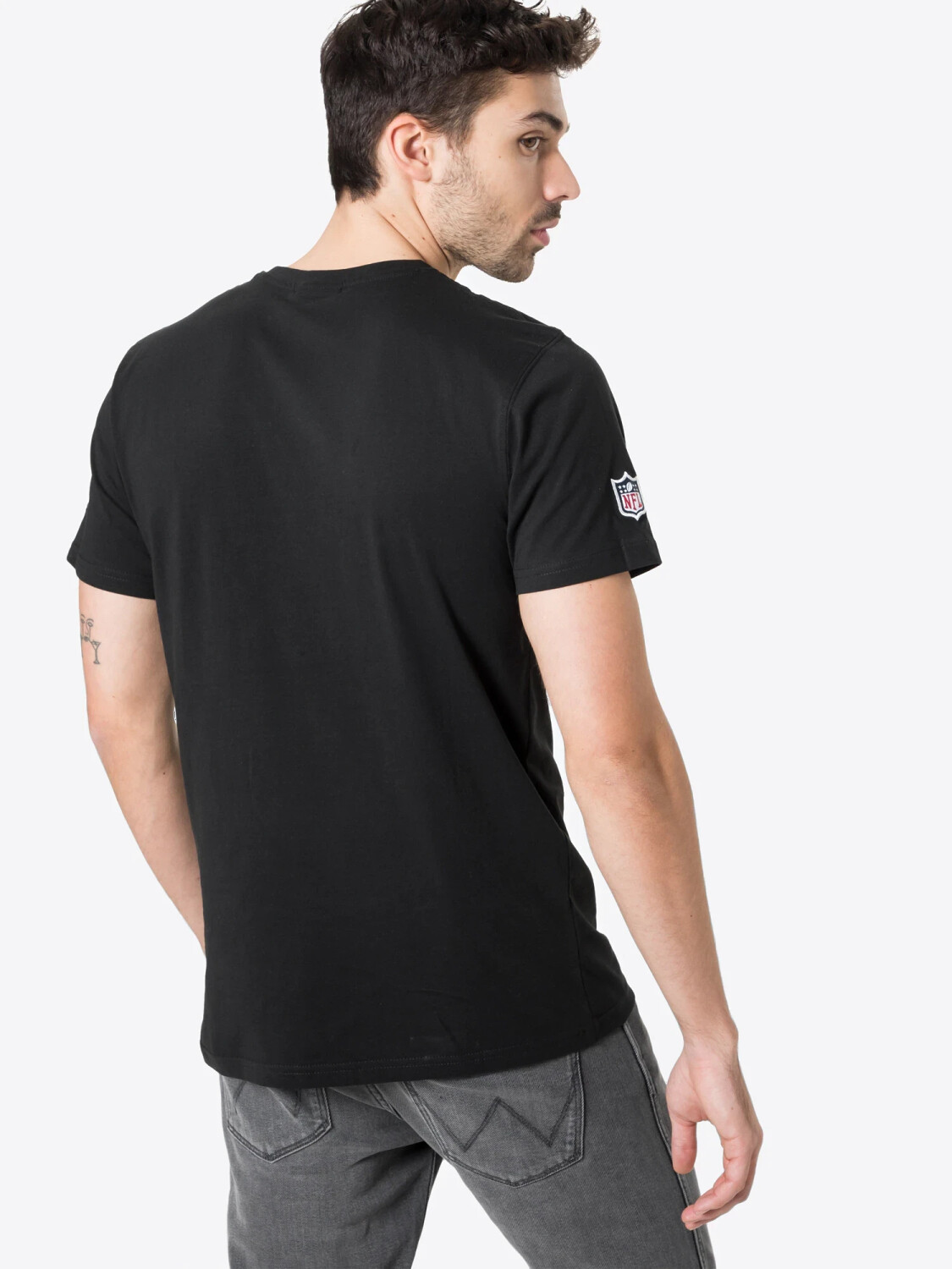 Buy New Era NFL Shield Logo T Shirt black from 15.35 Today