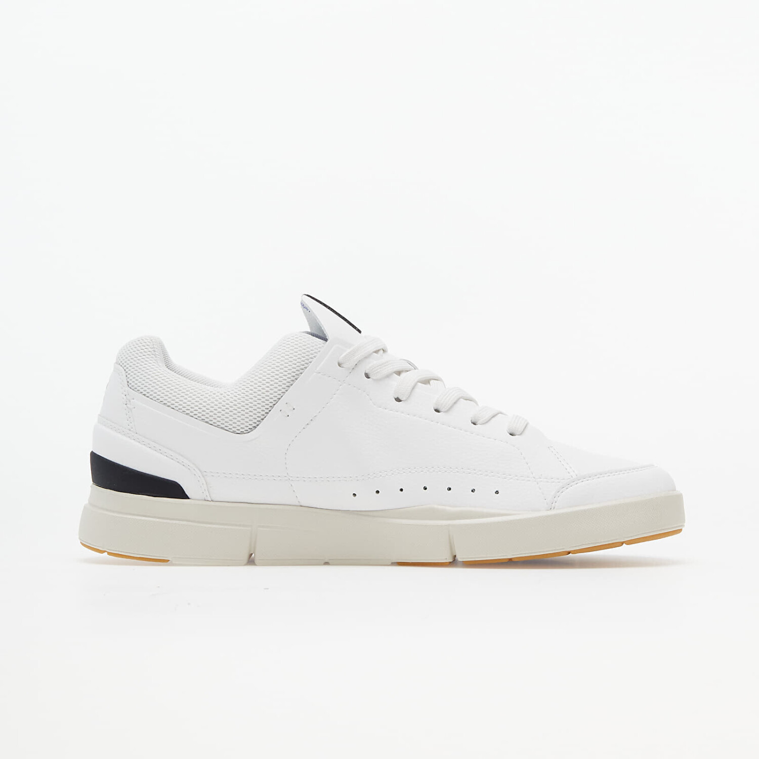 On The Roger Centre Court white/indigo