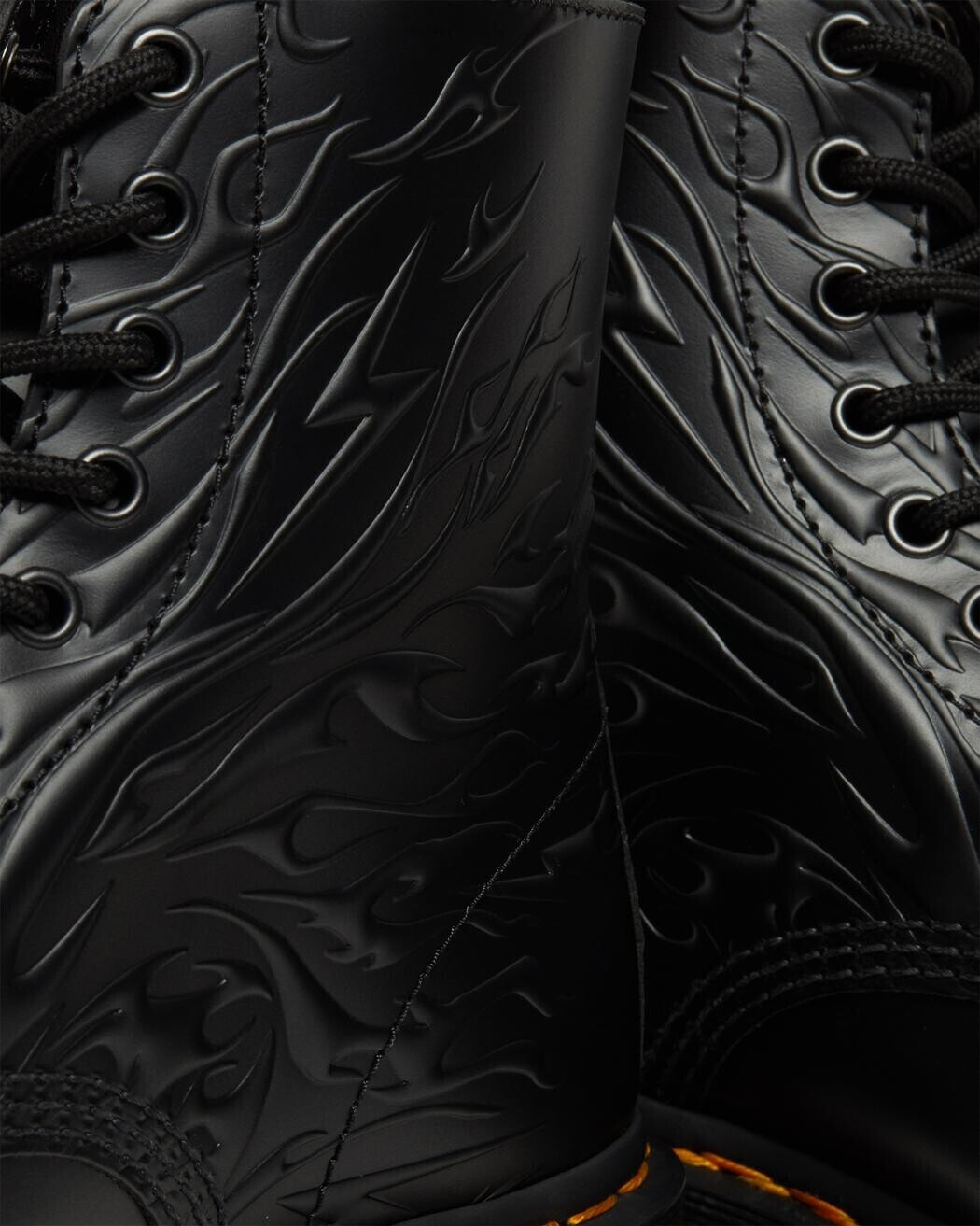 Dr. Martens 1460 Flames Emboss au meilleur prix sur idealo