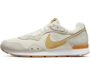 nike venture runner yellow