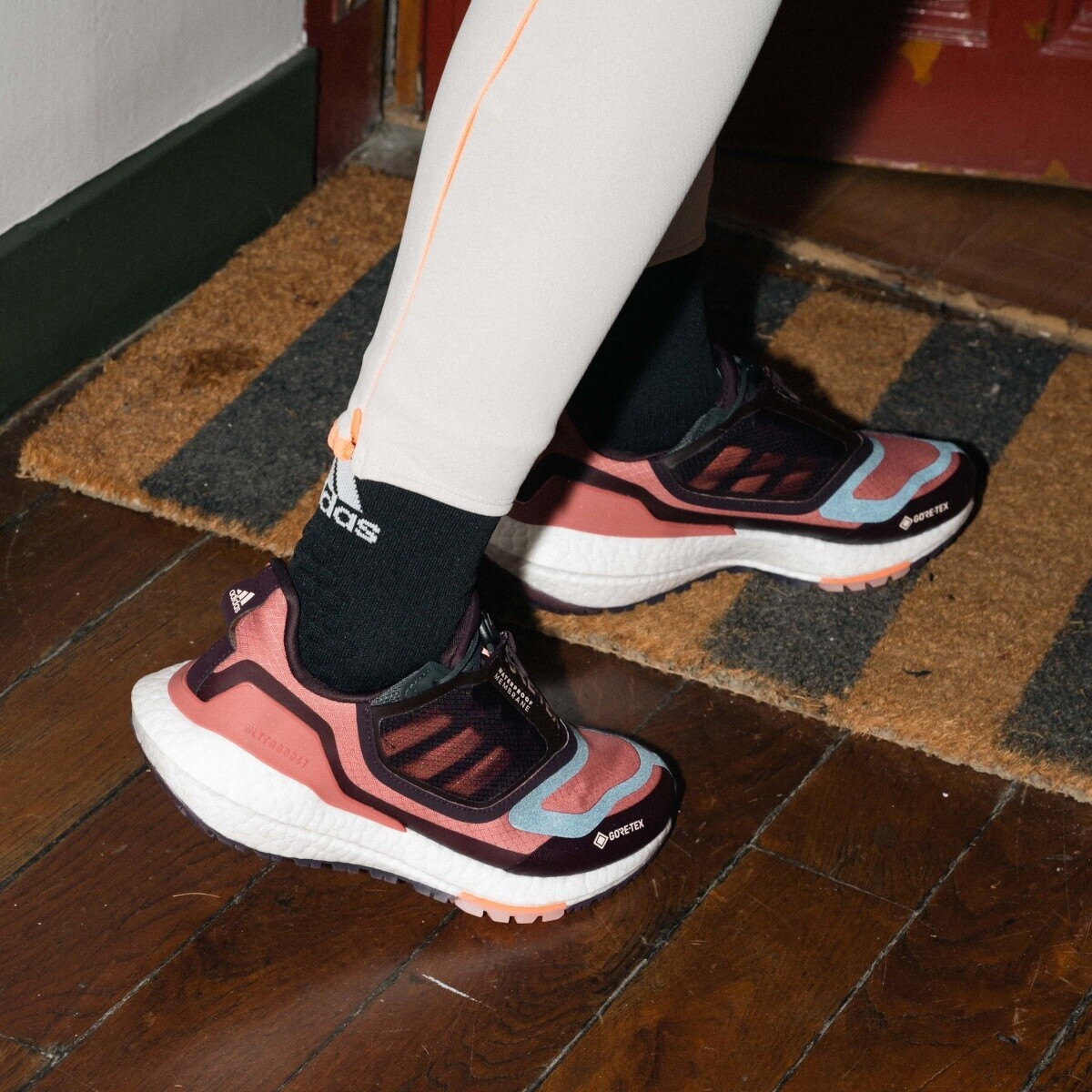 Adidas ULTRABOOST 22 GTX Women wonder red beam orange shadow maroon au meilleur prix sur idealo