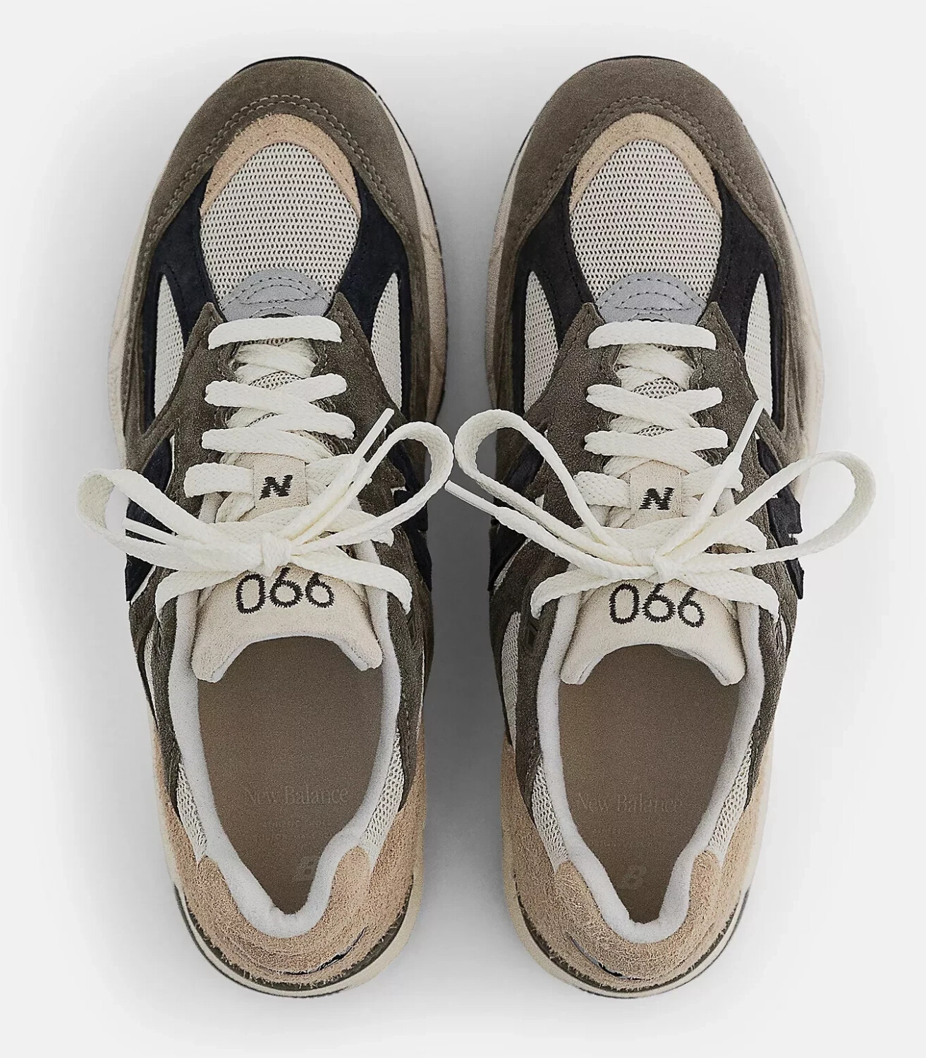 M990 grey 2025