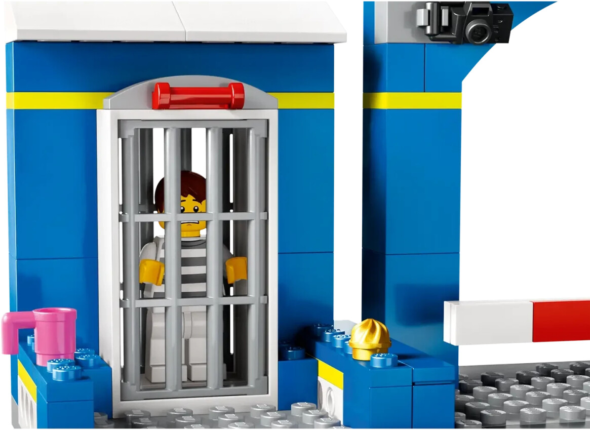 LEGO City - Inseguimento alla Stazione di Polizia (60370) a € 24,57 (oggi)