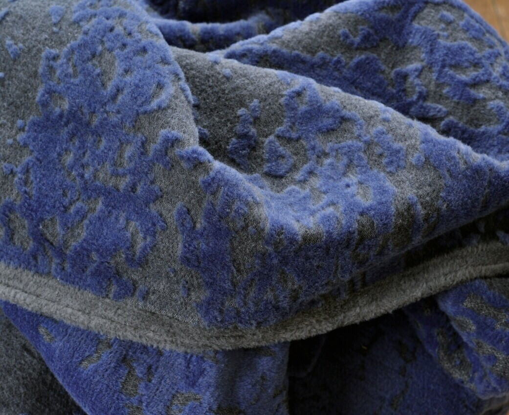 David Fussenegger Wohndecke Deco abblätternde Farbe 130 x 200 cm Blau