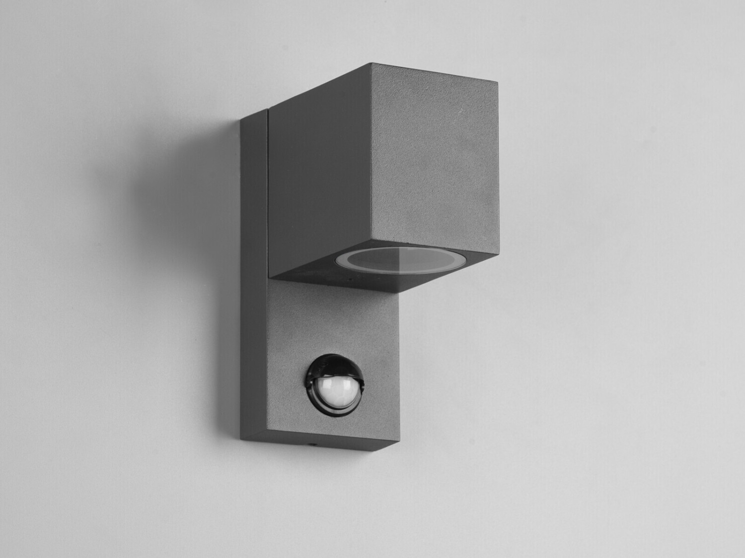 Trio Roya outdoor wall light, 1-flame, sensor, square head