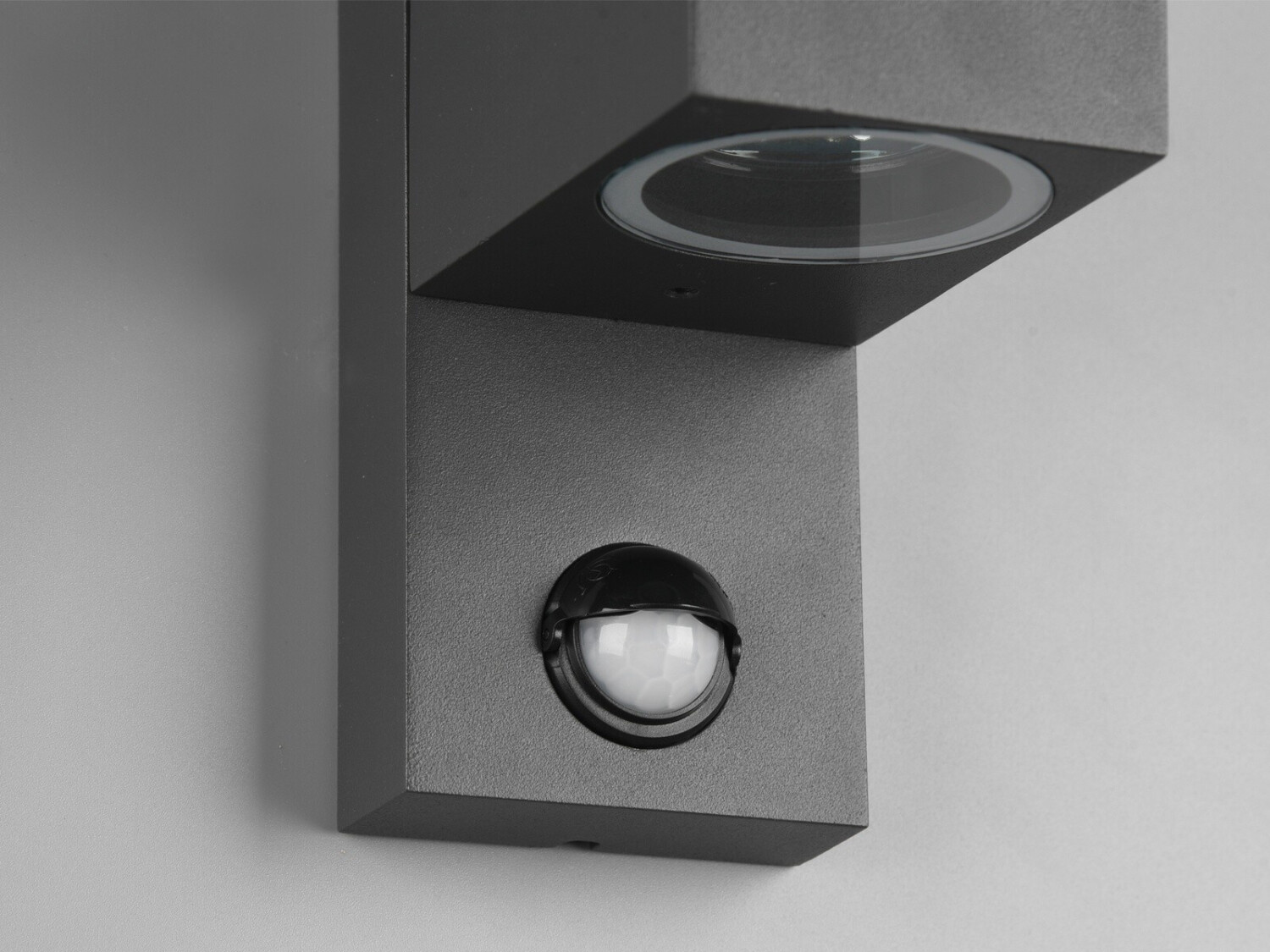 Trio Roya outdoor wall light, 2-flames, sensor, square head
