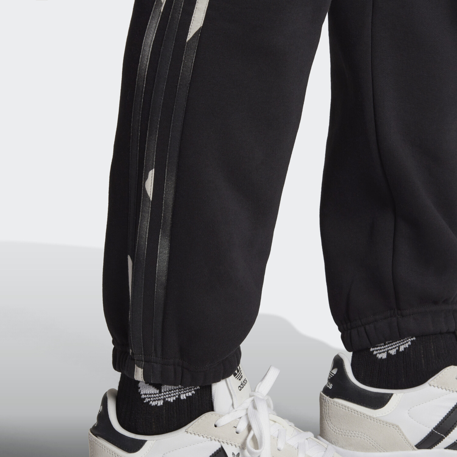 Adidas camouflage jogginghose clearance