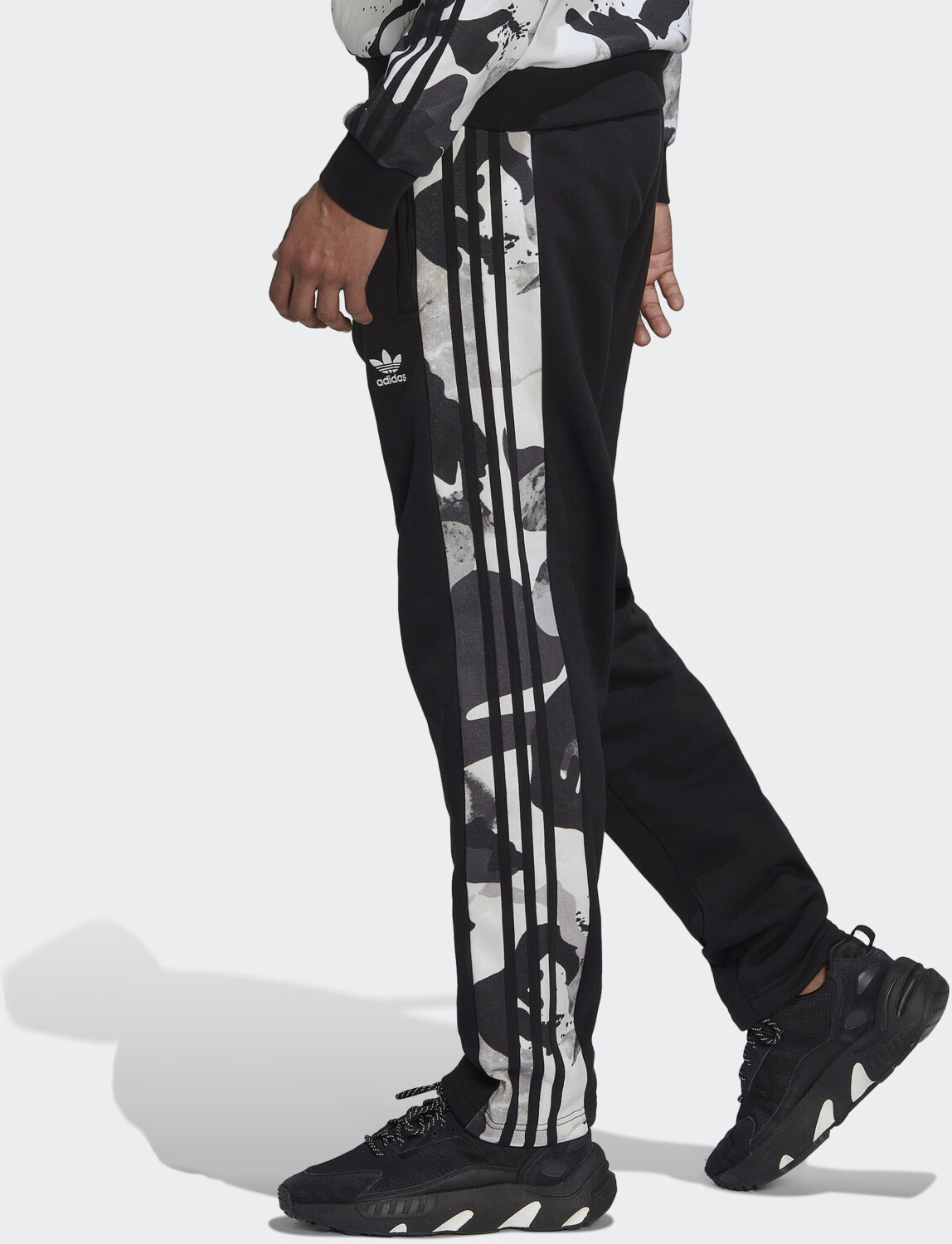 Adidas camouflage sale jogginghose