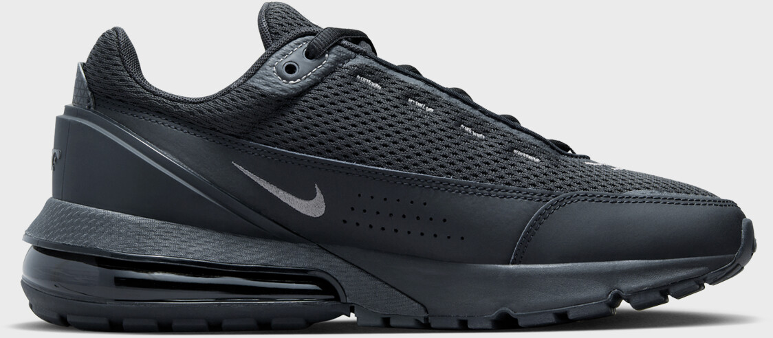 Nike axis all black online