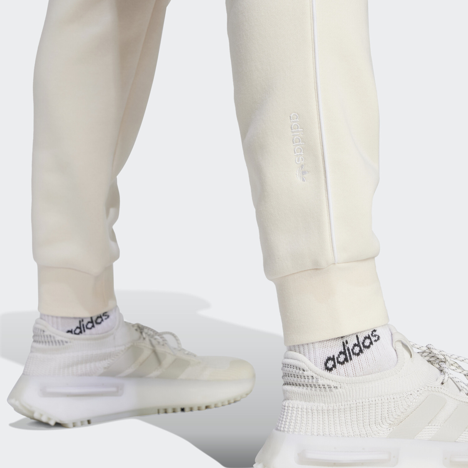 Adidas Man adicolor Seasonal Archive Jogging Pants wonder white (IM4421) ab  40,00 € | Preisvergleich bei