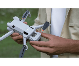  DJI Mini 4 Pro (DJI RC 2), Folding Mini-Drone with 4K HDR Video  Camera for Adults, Under 0.549 lbs/249 g, 34 Mins Flight Time, 20 km Max  Video Transmission Distance, Omnidirectional