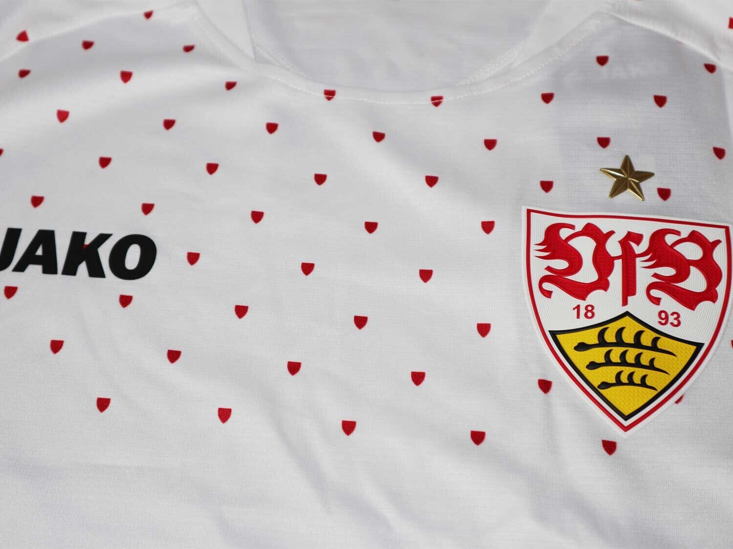 JAKO VfB Stuttgart Warm Up Trikot - Offizielles Trainingsshirt Mit Stuttgarter Treppen Design