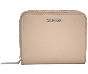 Calvin Klein Ziparound Flap (K60K607432) silver mink ab 34,09  