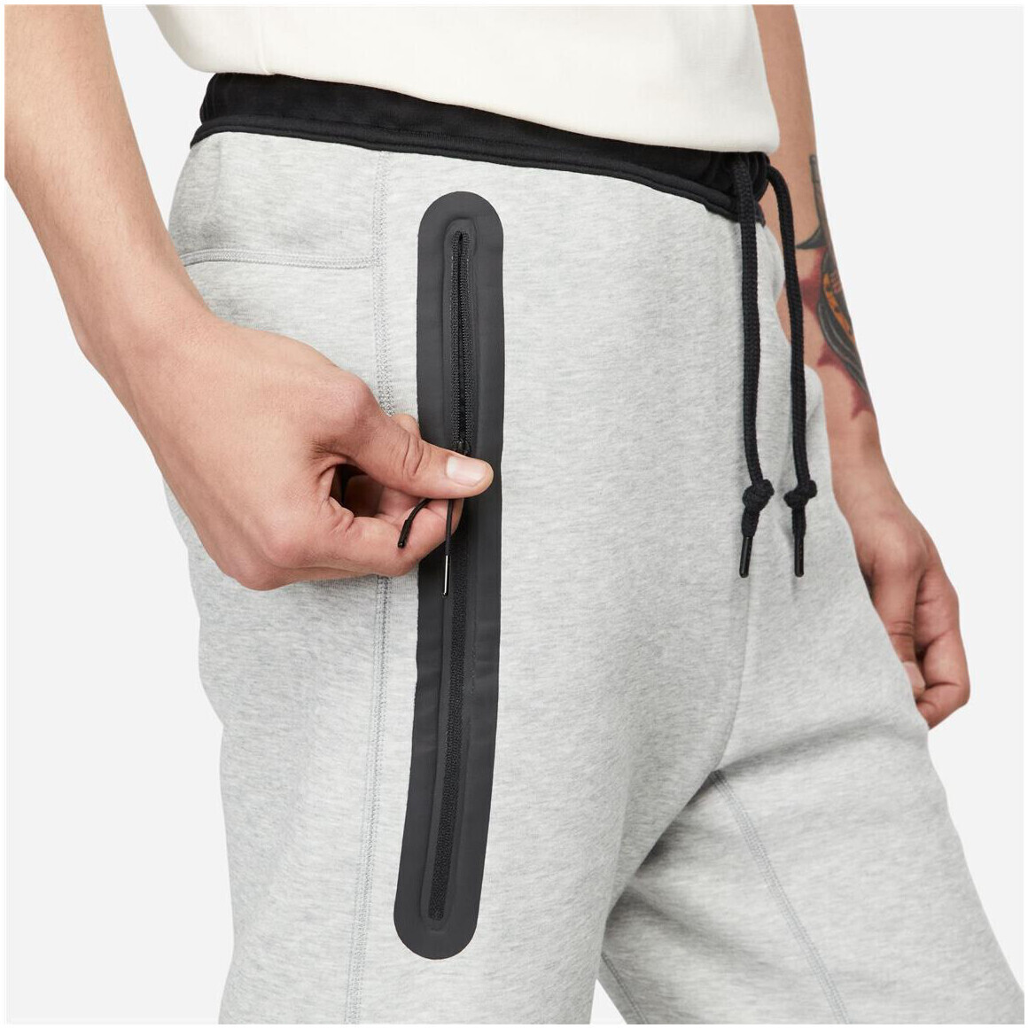 Black and white nike tech tracksuit 2025