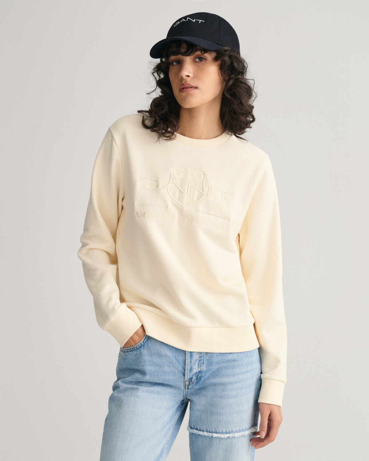 GANT Tonal Archive Shield Sweatshirt (4200663) linen