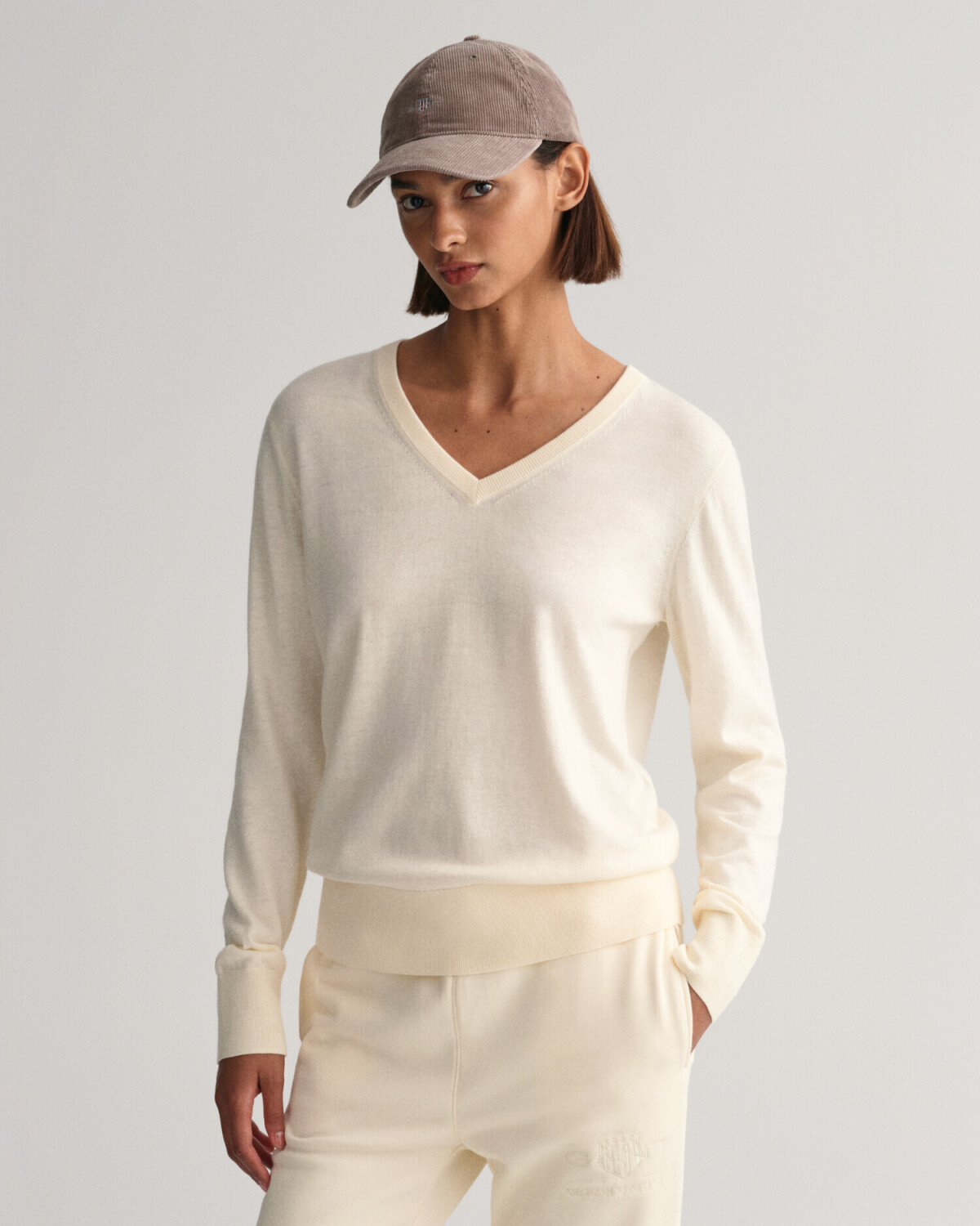 GANT V-neck fine knit sweater (4803187) beige/white