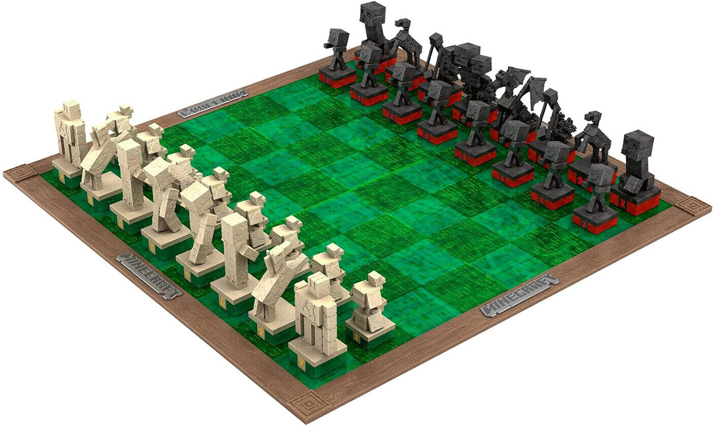 The Noble Collection Overworld Heroes vs. Hostile Mobs Minecraft Chess Set  a € 53,41 (oggi)