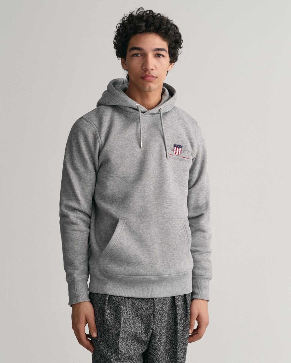 GANT Medium Archive Shield Hoodie (2047084-93) gray