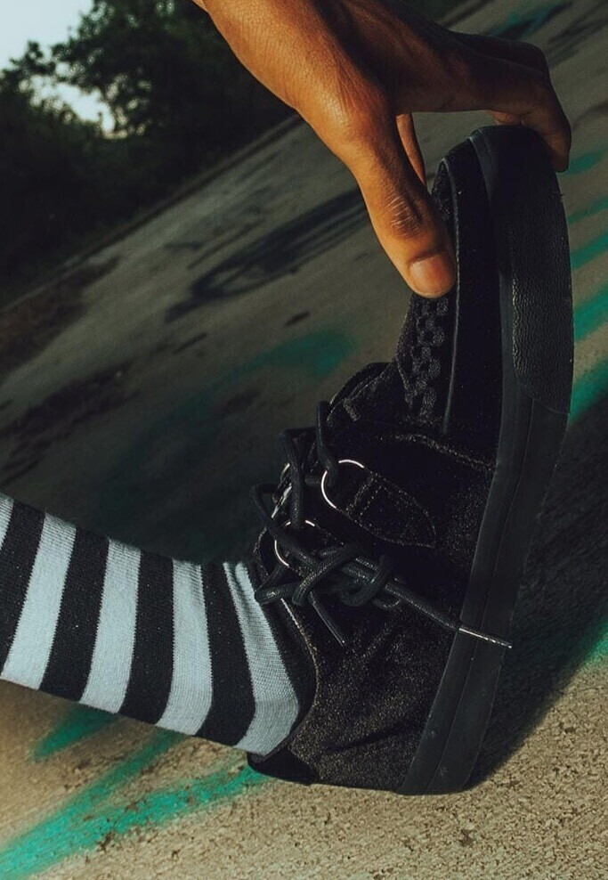 T.U.K. VLK Sneaker 2 Ring Basic Black Canvas